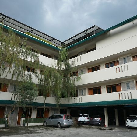 Reddoorz Plus @ Ciumbuleuit Area Bandung Exterior photo